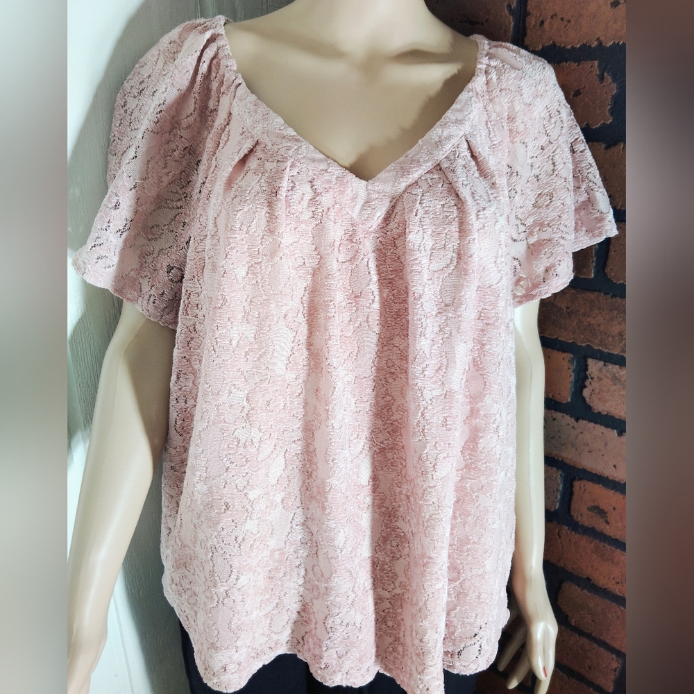 CLEAN!! CUPIO, Blush Lace Overlay  Short Flutter Sleeve Blouse. Size XXL